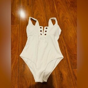 MELISSA ODABASH woman swiming